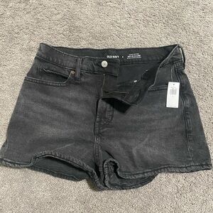 NWT. Old Navy Black Jean Shorts High-Waisted Distressed. Size 8.